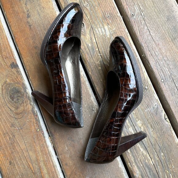 EUC Stuart Weitzman Cocoa Crocodile Patent Pumps in Womens 9M - Picture 11 of 16